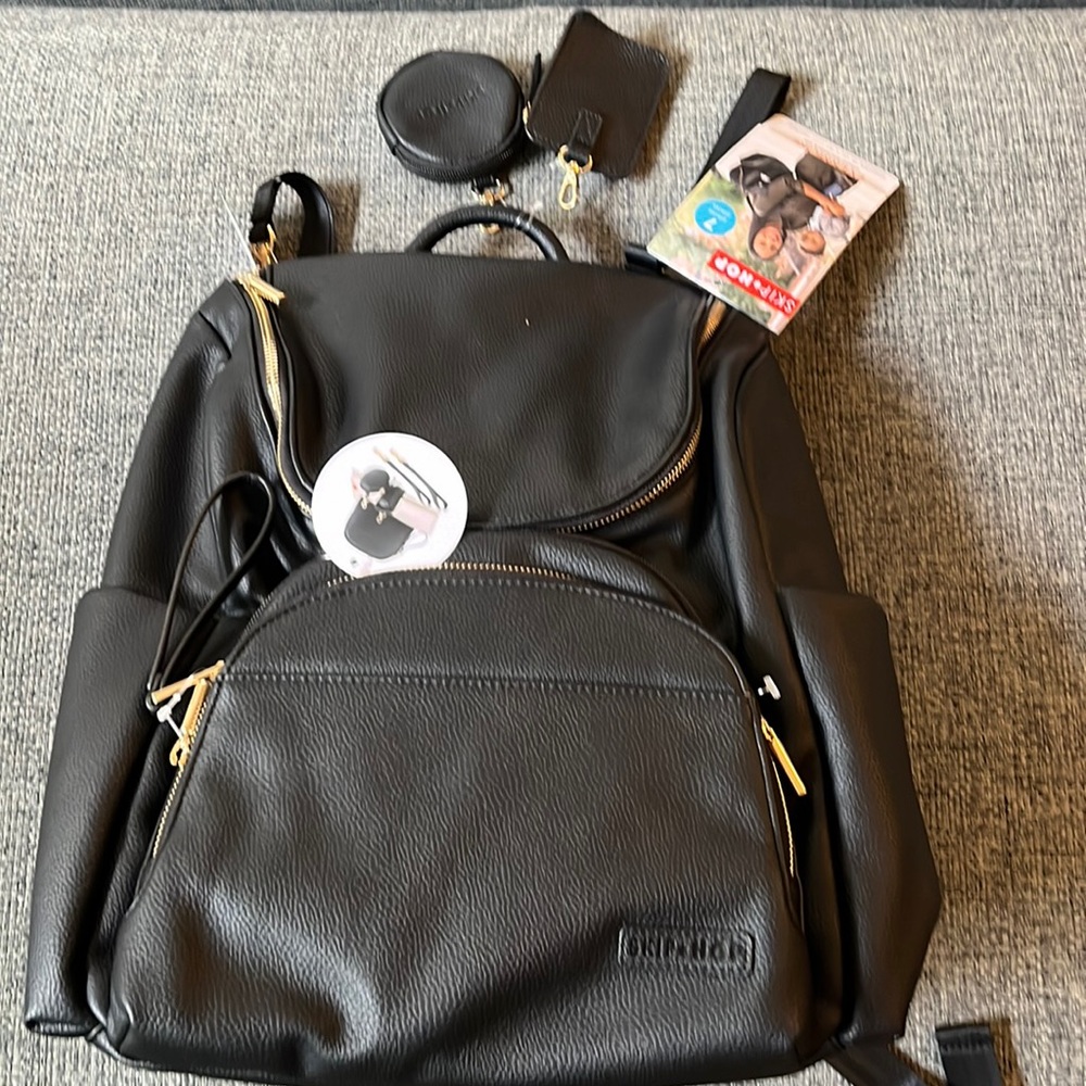 Evermore 6-In-1 Diaper Backpack Set- NWT (Black)